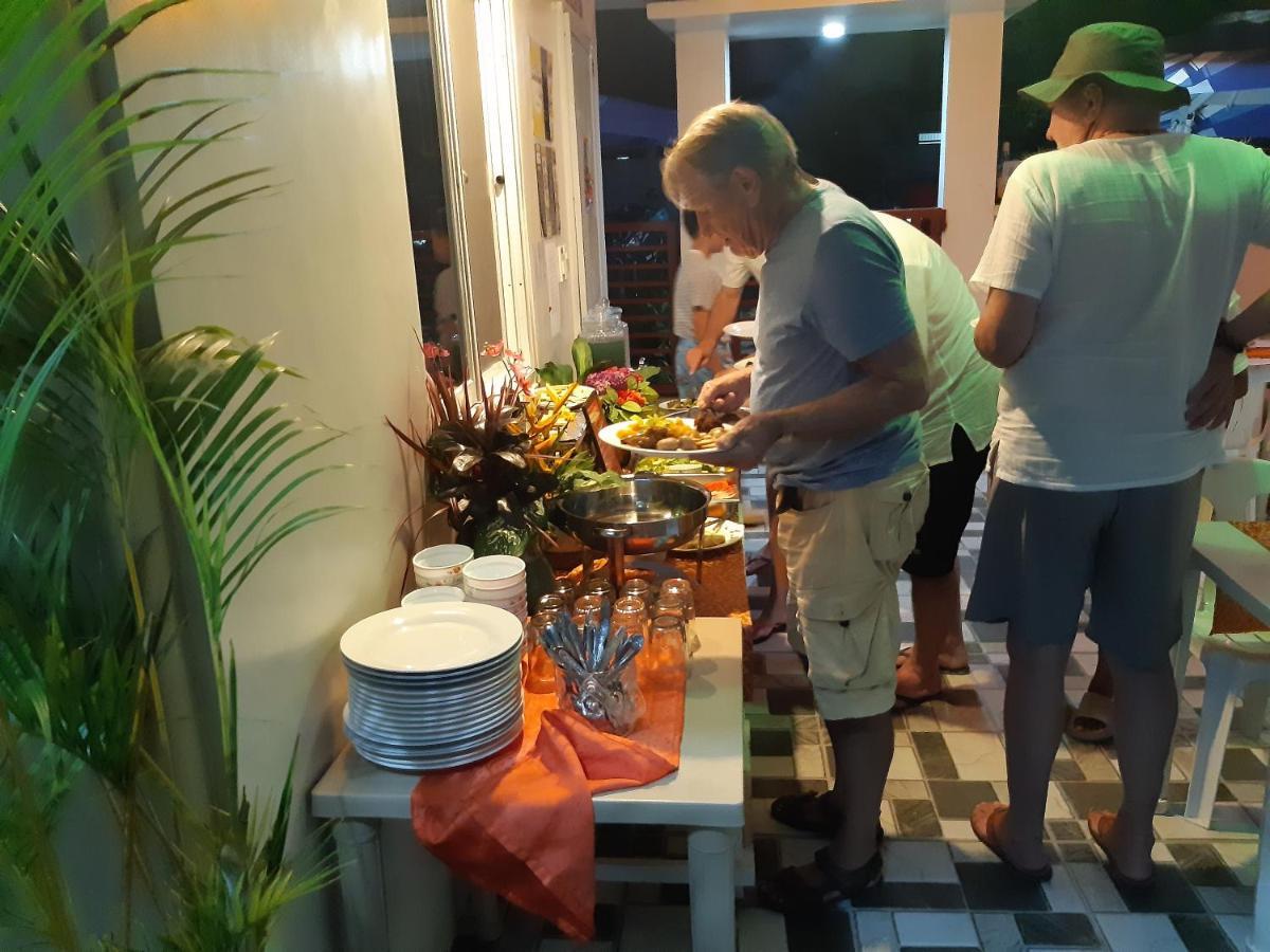 פוארטו גאלרה Sandstorm Lodge And Cafe מראה חיצוני תמונה