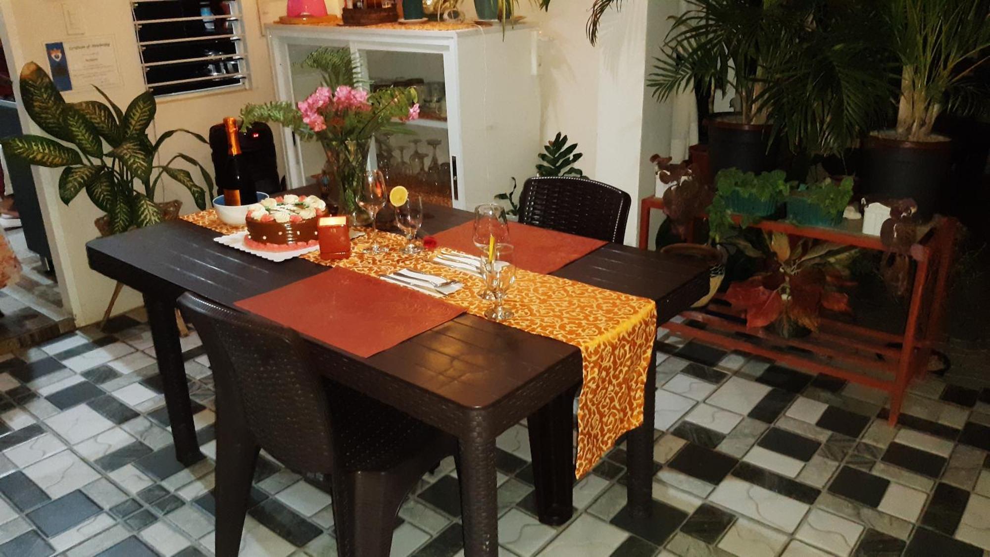 פוארטו גאלרה Sandstorm Lodge And Cafe מראה חיצוני תמונה