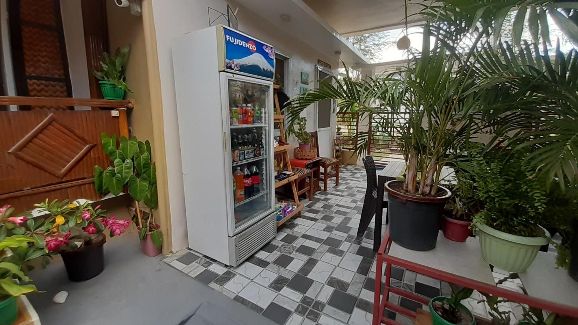 פוארטו גאלרה Sandstorm Lodge And Cafe מראה חיצוני תמונה