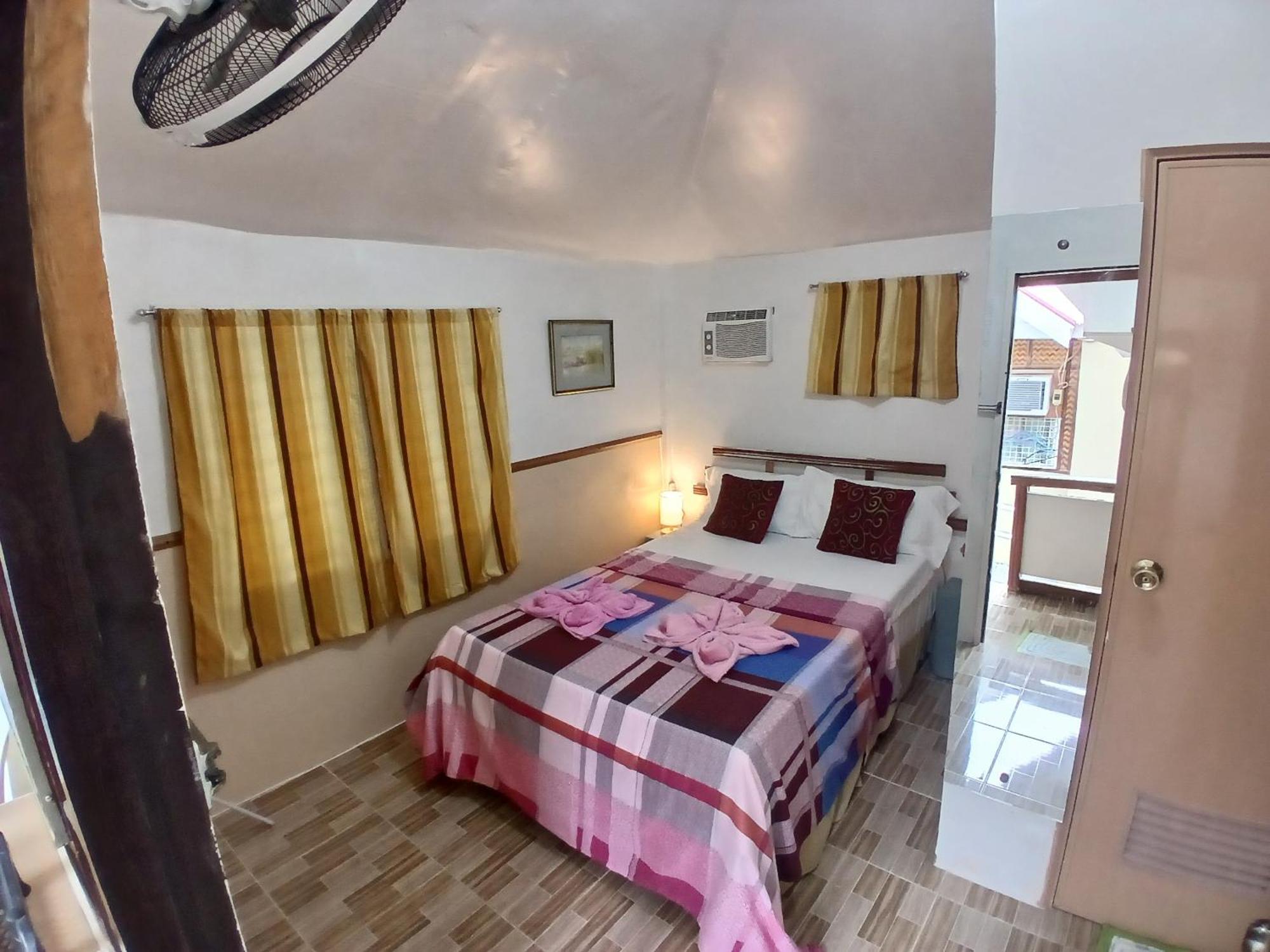 פוארטו גאלרה Sandstorm Lodge And Cafe מראה חיצוני תמונה
